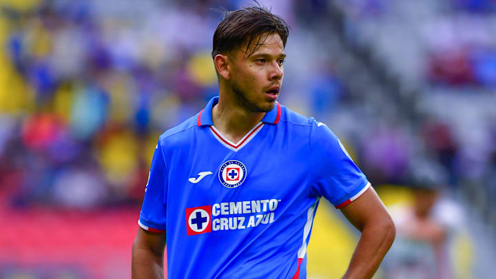 El paraguayo Ángel Romero es el encargado de portar el '10'.