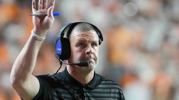 Florida Gators head coach Billy Napier dropped a winnable game against the Tennessee Volunteers.