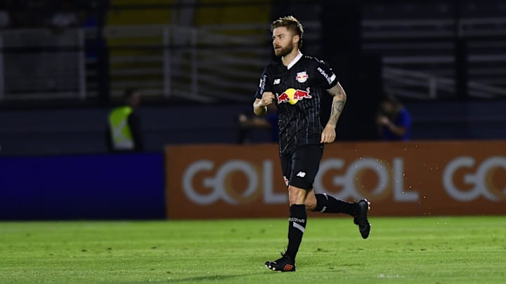 Sasha converteu pênalti e garantiu vitória para o Bragantino 