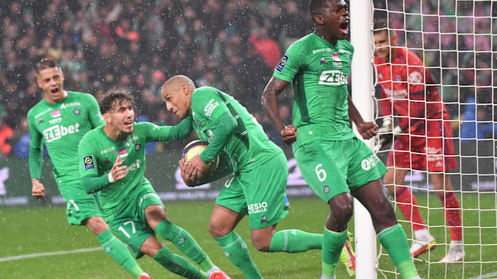 Lors du 1er derby de la saison, Khazri avait apporté un précieux point à l'ASSE contre l'OL (1-1) en fin de rencontre. Lors du 1er derby de la saison, Khazri avait apporté un précieux point à l'ASSE contre l'OL (1-1) en fin de rencontre.