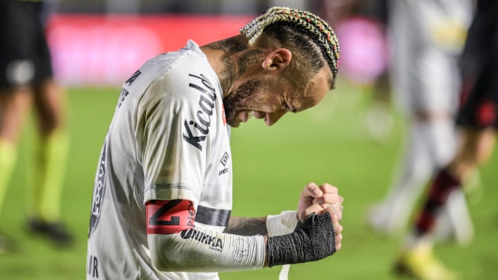 Atacante discutiu com torcedor após derrota para o Inter