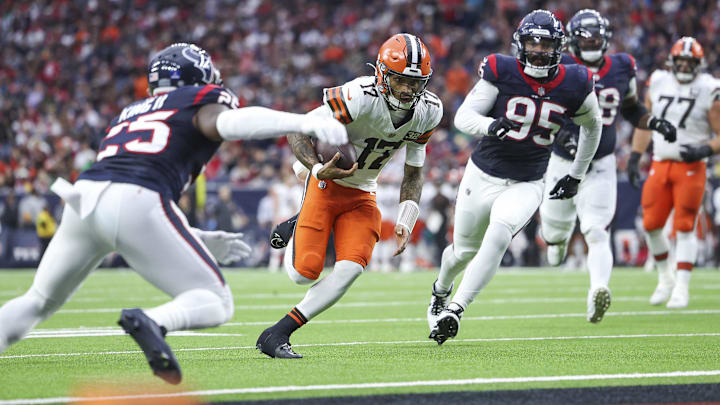 Dec 24, 2023; Houston, Texas, USA; Cleveland Browns quarterback Dorian Thompson-Robinson (17) scores on a two-point conversion attempt after a touchdown during the second quarter against the Houston Texans at NRG Stadium. Mandatory Credit: Troy Taormina-USA TODAY Sports