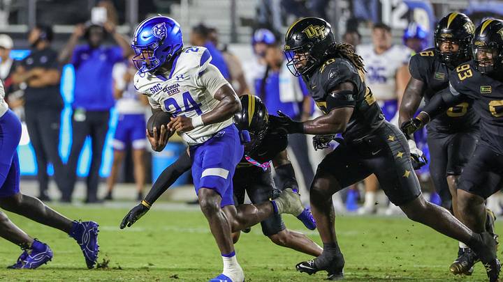 Sep 19, 2026; Orlando, Florida, USA; Georgia State Panthers running back Qwantavius Wiggins (24) runs the ball in front of UCF Knights linebacker Lewis Carter (20) during the second half at Acrisure Bounce House. Mandatory Credit: Mike Watters-Imagn Images Sep 19, 2026; Orlando, Florida, USA; Georgia State Panthers running back Qwantavius Wiggins (24) runs the ball in front of UCF Knights linebacker Lewis Carter (20) during the second half at Acrisure Bounce House. Mandatory Credit: Mike Watters-Imagn Images