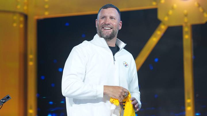 Apr 23, 2026; Pittsburgh, PA, USA; Pittsburgh Steelers former quarterback Ben Roethlisberger waves a Terrible Towel during the 2026 NFL Draft at Acrisure Stadium. Mandatory Credit: Kirby Lee-Imagn Images Apr 23, 2026; Pittsburgh, PA, USA; Pittsburgh Steelers former quarterback Ben Roethlisberger waves a Terrible Towel during the 2026 NFL Draft at Acrisure Stadium. Mandatory Credit: Kirby Lee-Imagn Images