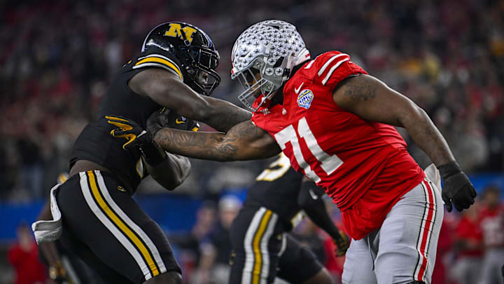 Dec 29, 2023; Arlington, TX, USA; Ohio State Buckeyes offensive lineman Josh Simmons (71) blocks Missouri Tigers defensive lineman Darius Robinson (6) during the second quarter at AT&T Stadium. Mandatory Credit: Jerome Miron-Imagn Images