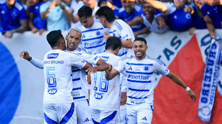 Cruzeiro dominou o Glorioso no Nilton Santos