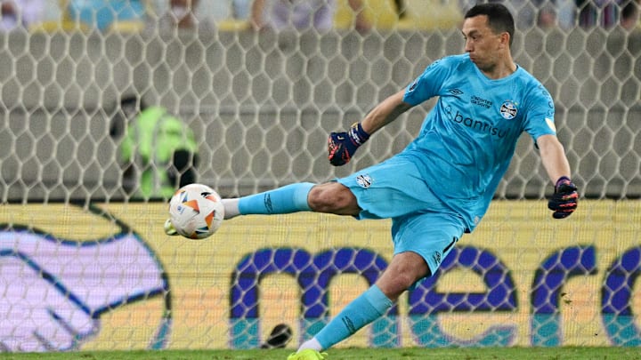 Marchesín volta ao gol gremista