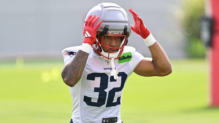 New England Patriots running back Treveyon Henderson (32) walks to practice for training camp at Gillette Stadium. Mandatory Credit: Eric Canha-Imagn Images New England Patriots running back Treveyon Henderson (32) walks to practice for training camp at Gillette Stadium. Mandatory Credit: Eric Canha-Imagn Images