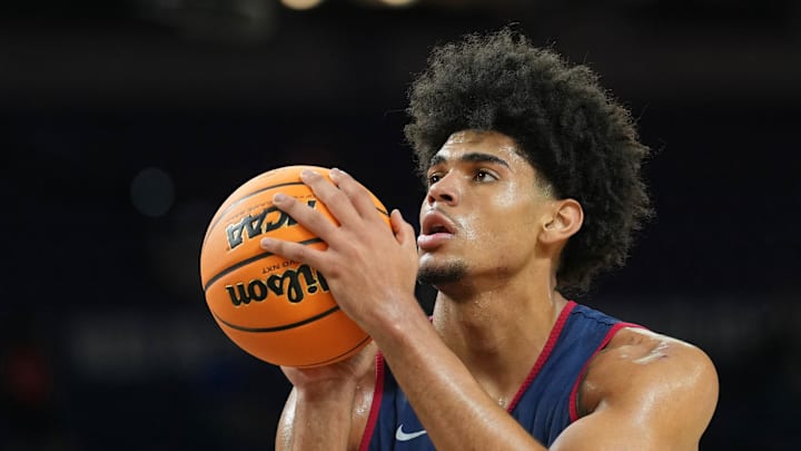 Arizona Wildcats forward Koa Peat (10) during a practice session ahead of the Final Four 