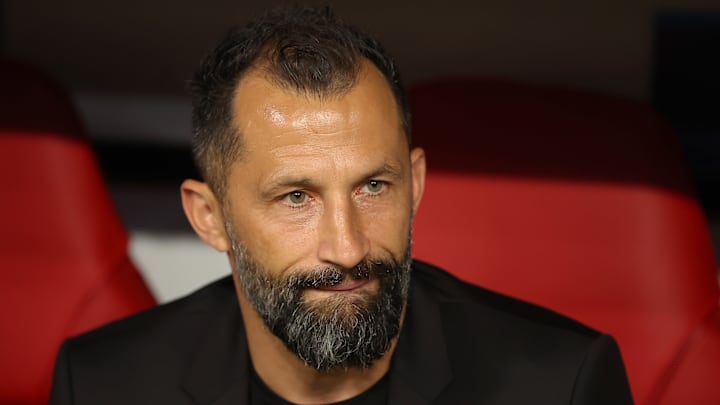 Der Münchner Sportvorstand sieht nicht das Fehlen einer Neun als klares Problem an