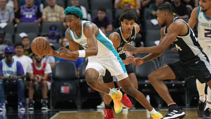 Jul 3, 2023; Sacramento, CA, USA; Charlotte Hornets forward Kai Jones (center) dribbles against San Antonio Spurs guard Blake Wesley (right) during the first quarter at Golden 1 Center. Mandatory Credit: Darren Yamashita-USA TODAY Sports Jul 3, 2023; Sacramento, CA, USA; Charlotte Hornets forward Kai Jones (center) dribbles against San Antonio Spurs guard Blake Wesley (right) during the first quarter at Golden 1 Center. Mandatory Credit: Darren Yamashita-USA TODAY Sports