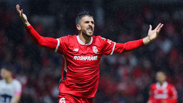 El delantero Paulinho Dias le da esperanzas al Toluca y su afición de poder levantar el título de Liga MX después de más de una década El delantero Paulinho Dias le da esperanzas al Toluca y su afición de poder levantar el título de Liga MX después de más de una década