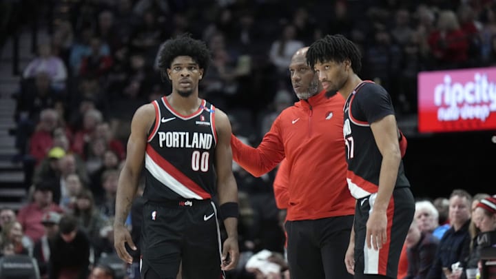 Jan 14, 2025; Portland, Oregon, USA; Portland Trail Blazers head coach Chauncey Billups talks to Scoot Henderson (00) and Shaedon Sharpe (17) during the first half against the Brooklyn Nets at Moda Center. Mandatory Credit: Soobum Im-Imagn Images Jan 14, 2025; Portland, Oregon, USA; Portland Trail Blazers head coach Chauncey Billups talks to Scoot Henderson (00) and Shaedon Sharpe (17) during the first half against the Brooklyn Nets at Moda Center. Mandatory Credit: Soobum Im-Imagn Images
