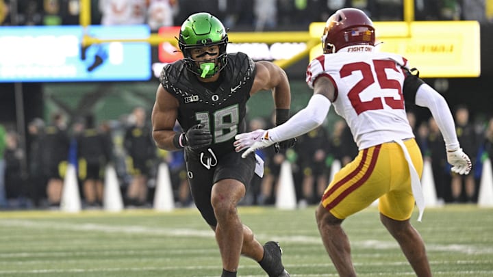 Mackey Award finalist Kenyon Sadiq leads the Ducks into Husky Stadium Saturday afternoon.