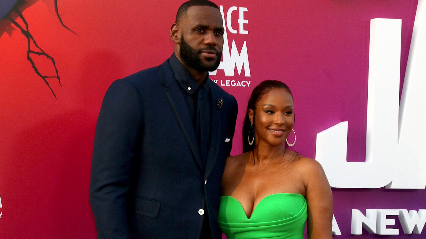 LeBron James freaks out for wife Savannah’s dramatic new look