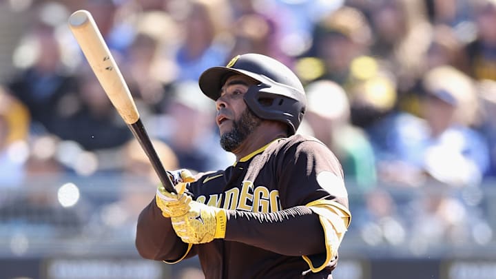Nelson Cruz dio su primer jonrón con los Padres de San Diego