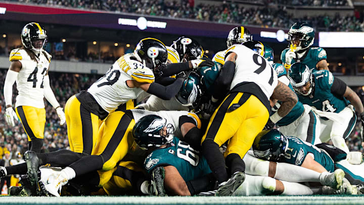 Philadelphia Eagles quarterback Jalen Hurts runs a sneak against the Pittsburgh Steelers.