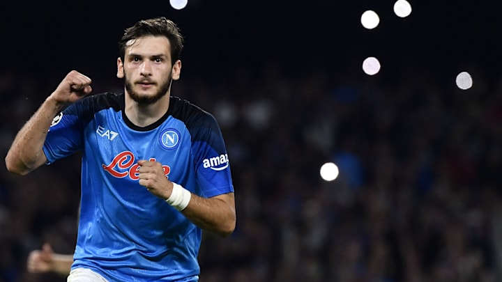 Driblador e veloz, atacante de 21 anos do Napoli começa a aparecer na mira de gigantes europeus 