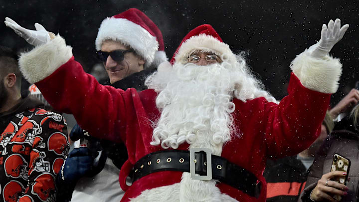 Santa Claus is actually a 49ers fan