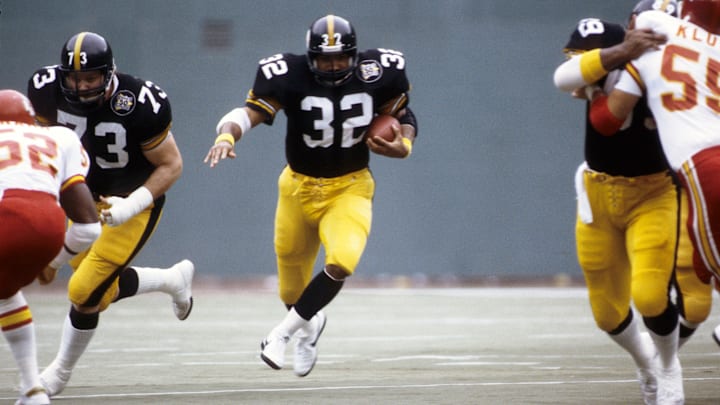 Dec. 5, 1982; Pittsburgh, PA, USA; FILE PHOTO; Pittsburgh Steelers running back Franco Harris (32)