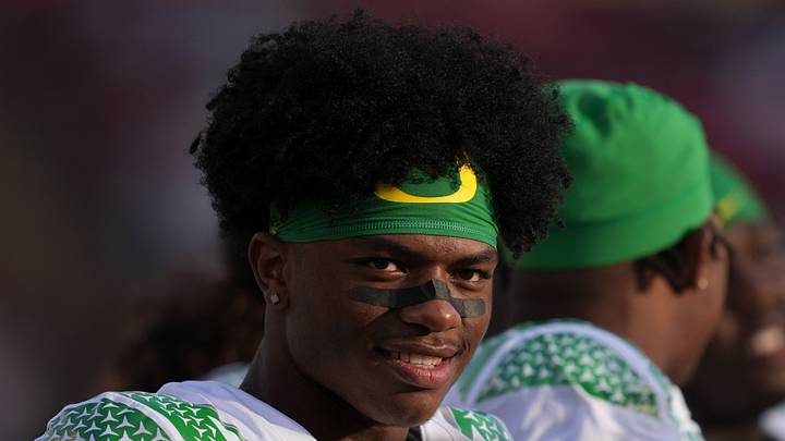 Sep 30, 2023; Stanford, California, USA; Oregon Ducks linebacker Jerry Mixon (54) during the third quarter against the Stanford Cardinal at Stanford Stadium. Mandatory Credit: Darren Yamashita-USA TODAY Sports Sep 30, 2023; Stanford, California, USA; Oregon Ducks linebacker Jerry Mixon (54) during the third quarter against the Stanford Cardinal at Stanford Stadium. Mandatory Credit: Darren Yamashita-USA TODAY Sports