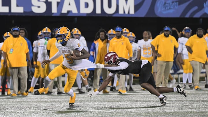 Miami Northwestern's Calvin Russell Jr. breaks a tackle during the Class 3A state championship on Dec. 14, 2024.
