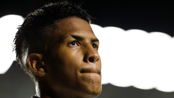 Menino da Vila, atacante de 18 anos já ultrapassou a marca de 100 jogos como profissional