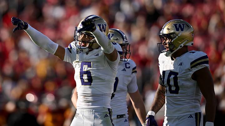 Huskies cornerback Dylan Robinson (6) reacts after forcing a USC incomplete pass. 