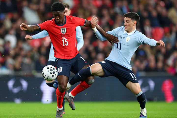 โคบบี้ เมนู vs. อุรุกวัย