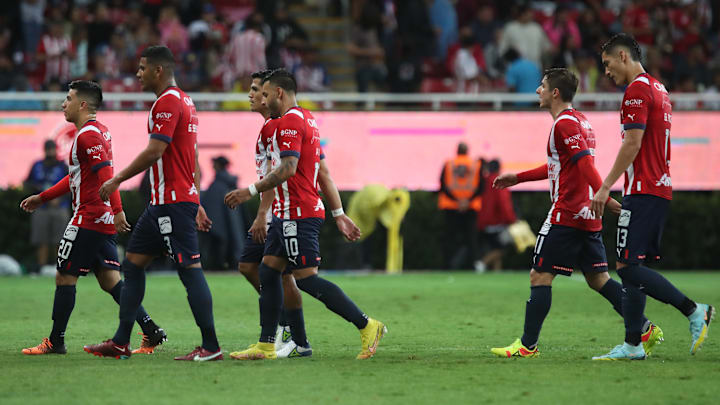 Jugadores de Chivas en un partido.