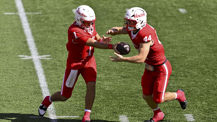 Oct 18, 2025; Houston, Texas, USA; Houston Cougars quarterback Conner Weigman (1) hands off the ball to running back Dean Connors (44) during the first quarter against the Arizona Wildcats at TDECU Stadium. Mandatory Credit: Maria Lysaker-Imagn Images  Oct 18, 2025; Houston, Texas, USA; Houston Cougars quarterback Conner Weigman (1) hands off the ball to running back Dean Connors (44) during the first quarter against the Arizona Wildcats at TDECU Stadium. Mandatory Credit: Maria Lysaker-Imagn Images