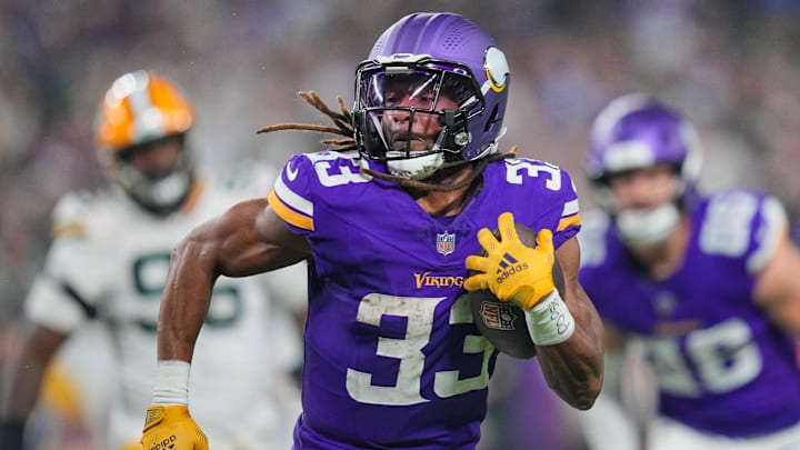 Dec 29, 2024; Minneapolis, Minnesota, USA; Minnesota Vikings running back Aaron Jones (33) runs with the ball against Green Bay Packers in the third quarter at U.S. Bank Stadium. Dec 29, 2024; Minneapolis, Minnesota, USA; Minnesota Vikings running back Aaron Jones (33) runs with the ball against Green Bay Packers in the third quarter at U.S. Bank Stadium.