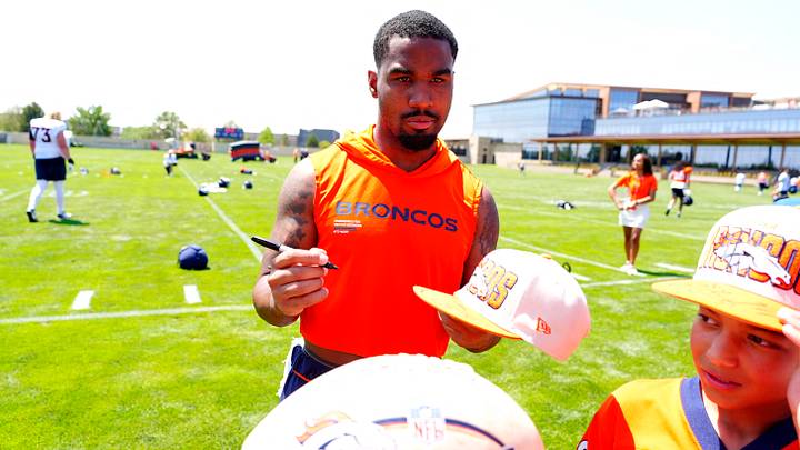 Jul 31, 2026; Englewood, CO, USA; Denver Broncos wide receiver Jaylen Waddle (17) signs autographs following training camp at Broncos Park. Mandatory Credit: Ron Chenoy-Imagn Images Jul 31, 2026; Englewood, CO, USA; Denver Broncos wide receiver Jaylen Waddle (17) signs autographs following training camp at Broncos Park. Mandatory Credit: Ron Chenoy-Imagn Images