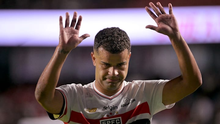 Jogador perdeu espaço com técnico Crespo