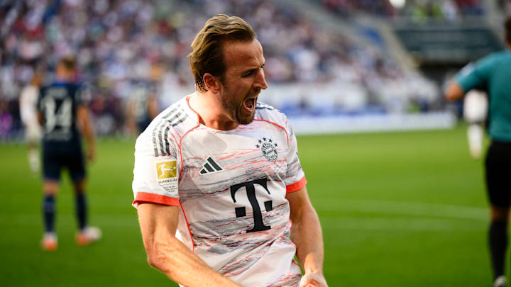 Bayern Munich striker Harry Kane gets big praise from England and Manchester United legend.