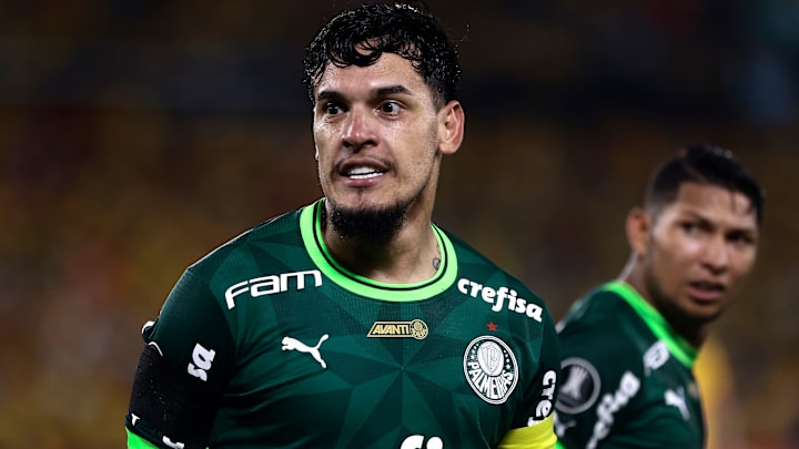 Zagueiro teve confirmada uma pequena fissura na face