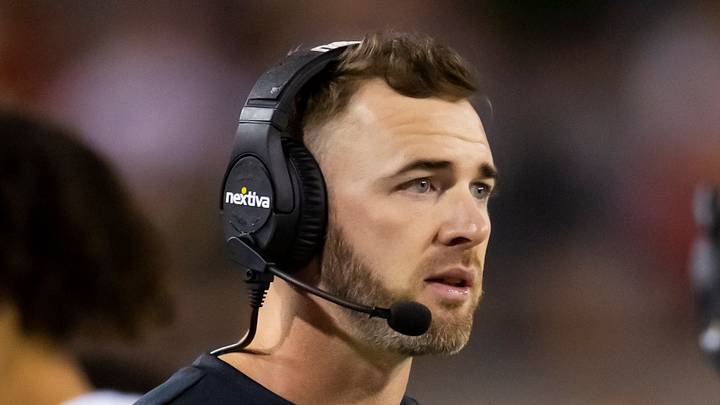 Oct 8, 2022; Tucson, Arizona, USA; Oregon Ducks tight ends coach Drew Mehringer against the Arizona Wildcats at Arizona Stadium. Oct 8, 2022; Tucson, Arizona, USA; Oregon Ducks tight ends coach Drew Mehringer against the Arizona Wildcats at Arizona Stadium.
