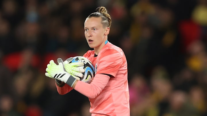 Pauline Peyraud-Magnin ne pourra pas tenir sa place lors de cette trêve internationale. Pauline Peyraud-Magnin ne pourra pas tenir sa place lors de cette trêve internationale.