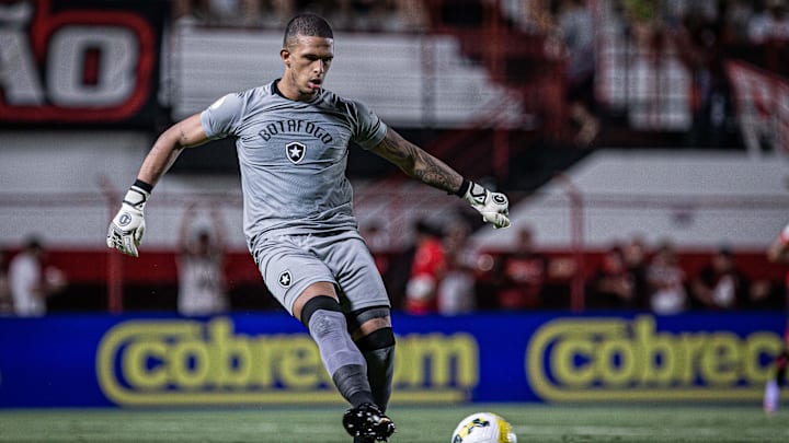 Diego Loureiro falhou feio no gol sofrido pelo Botafogo em Goiânia