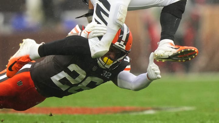 Cleveland Browns safety Rodney McLeod (26) is unable to tackle Cincinnati Bengals running back Joe