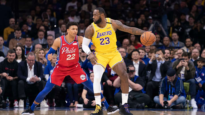 Lakers visitan a 76ers