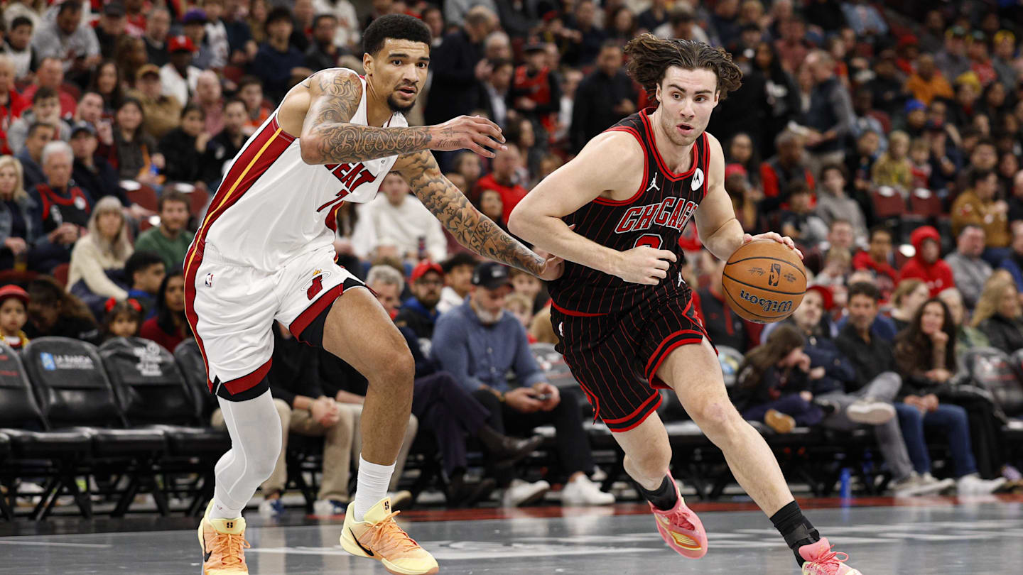 Nov 21, 2025; Chicago, Illinois, USA; Chicago Bulls guard Josh Giddey (3) drives to the basket against Miami Heat center Kel'el Ware (7) during the first half at United Center. Mandatory Credit: Kamil Krzaczynski-Imagn Images | Kamil Krzaczynski-Imagn Images