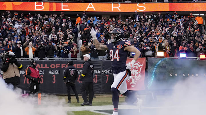 Tight end Colston Loveland runs onto the field before the final 2025 Bears regular-season game against Detroit. 