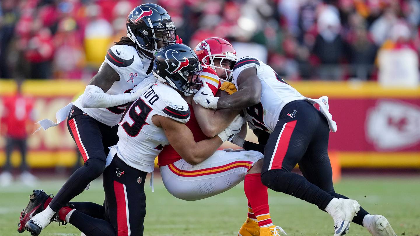 Who are the announcers and referees for the Chiefs vs. Texans playoff ...