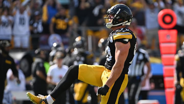 Sep 22, 2024; Pittsburgh, Pennsylvania, USA; Pittsburgh Steelers linebacker T.J. Watt (90) celebrates a sack against the Los Angeles Chargers during the fourth quarter at Acrisure Stadium. Mandatory Credit: Barry Reeger-Imagn Images