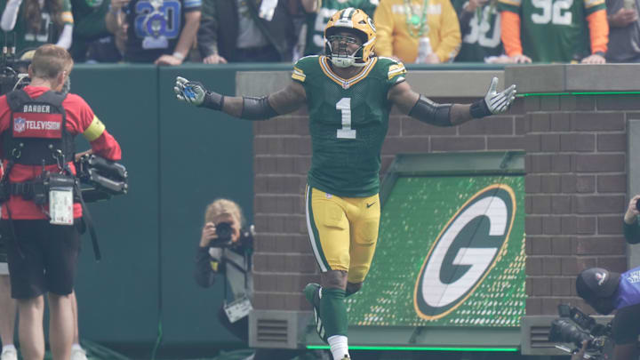 Green Bay Packers defensive end Micah Parsons is introduced before their game against the Detroit Lions.