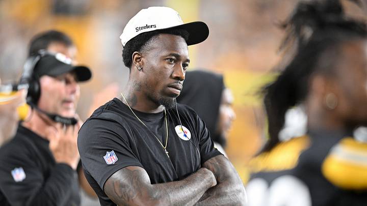 Aug 13, 2026; Pittsburgh, Pennsylvania, USA; Pittsburgh Steelers cornerback Joey Porter Jr. (24) watches the game against the Green Bay Packers during the second half at Acrisure Stadium. Mandatory Credit: Barry Reeger-Imagn Images Aug 13, 2026; Pittsburgh, Pennsylvania, USA; Pittsburgh Steelers cornerback Joey Porter Jr. (24) watches the game against the Green Bay Packers during the second half at Acrisure Stadium. Mandatory Credit: Barry Reeger-Imagn Images