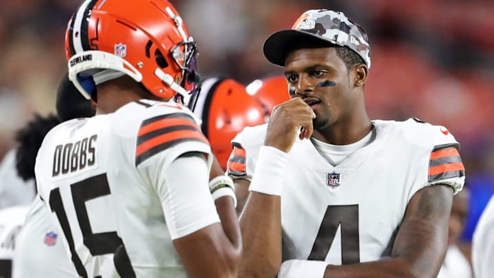 Cleveland Browns quarterback Deshaun Watson (4) talks with Cleveland Browns quarterback Joshua Dobbs