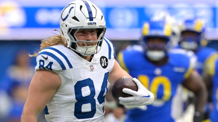 Sep 28, 2025; Inglewood, California, USA; Indianapolis Colts tight end Tyler Warren (84) runs after a complete pass in the first half against the Los Angeles Rams at SoFi Stadium. Mandatory Credit: Jayne Kamin-Oncea-Imagn Images