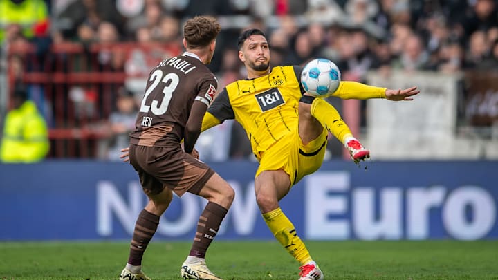 Ramy Bensebaini hatte gegen St. Pauli Glück